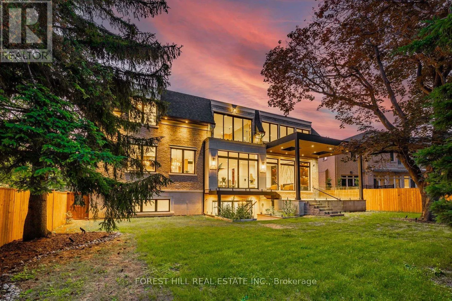 81 UPPER CANADA DRIVE