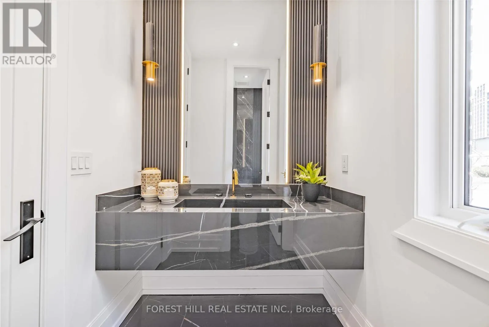 81 UPPER CANADA DRIVE