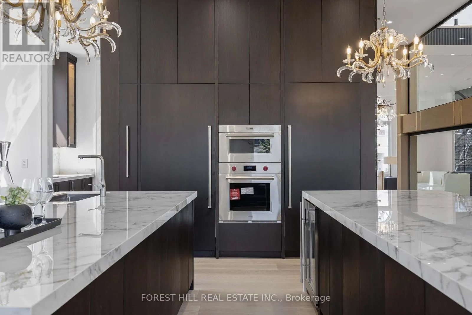 81 UPPER CANADA DRIVE