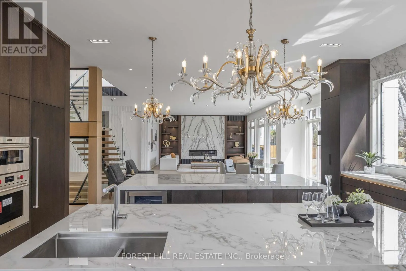 81 UPPER CANADA DRIVE
