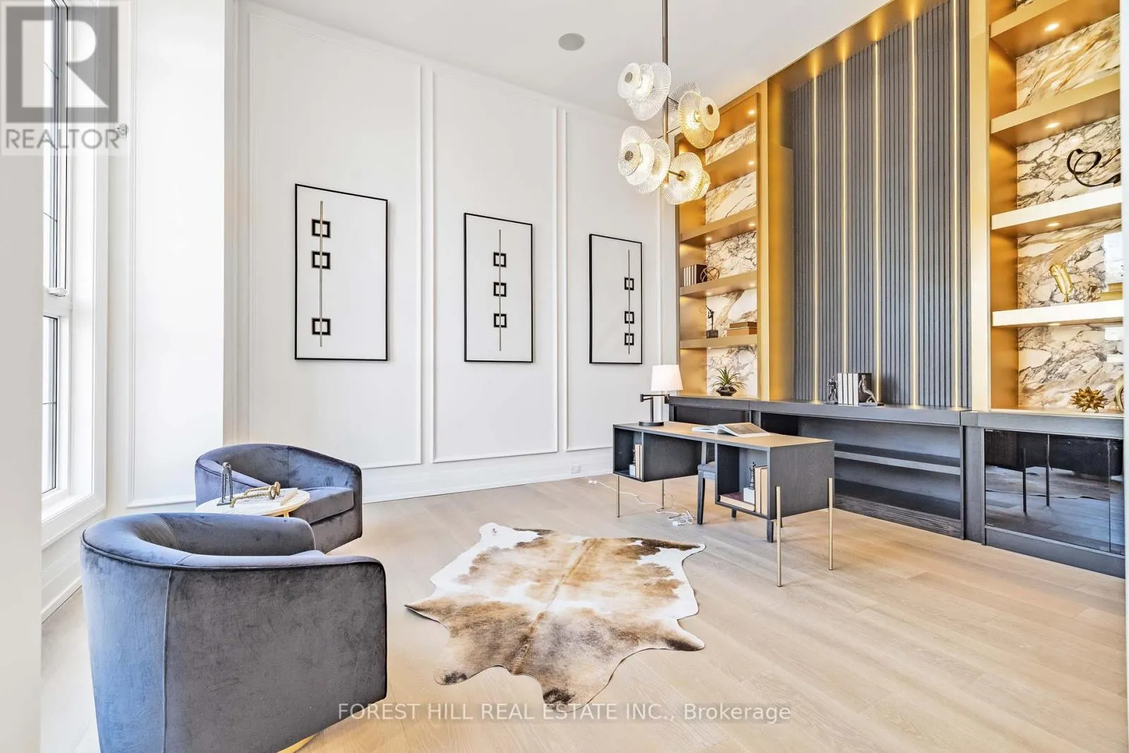 81 UPPER CANADA DRIVE