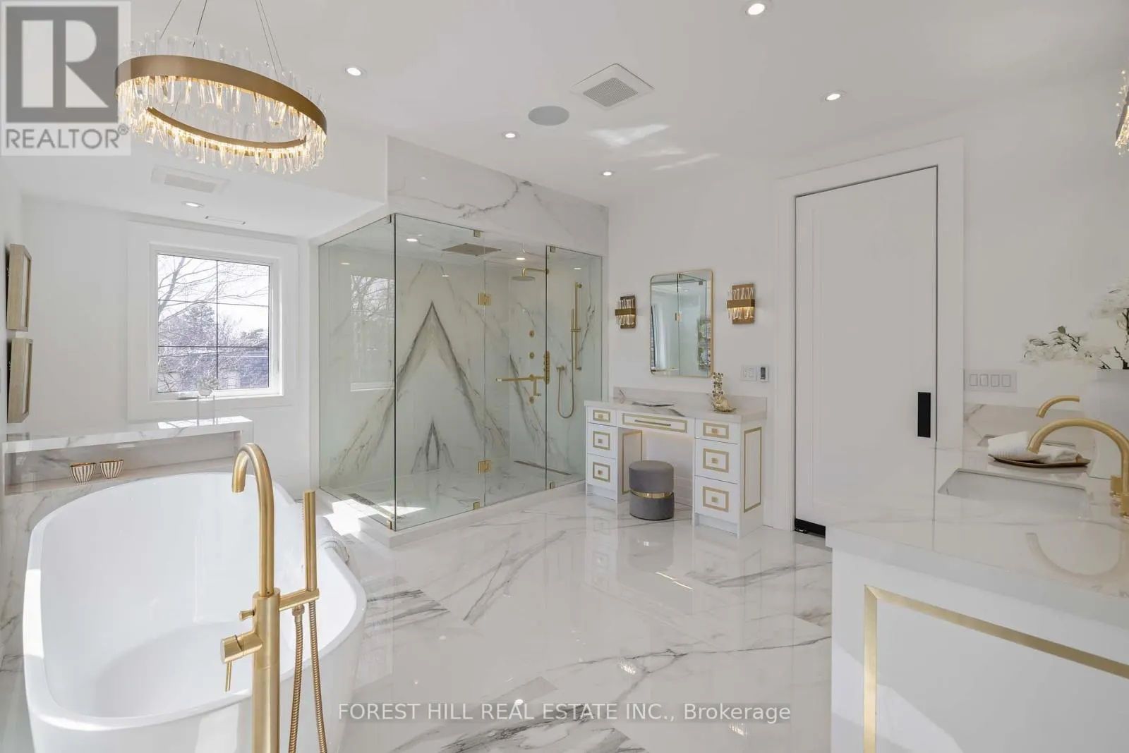 81 UPPER CANADA DRIVE