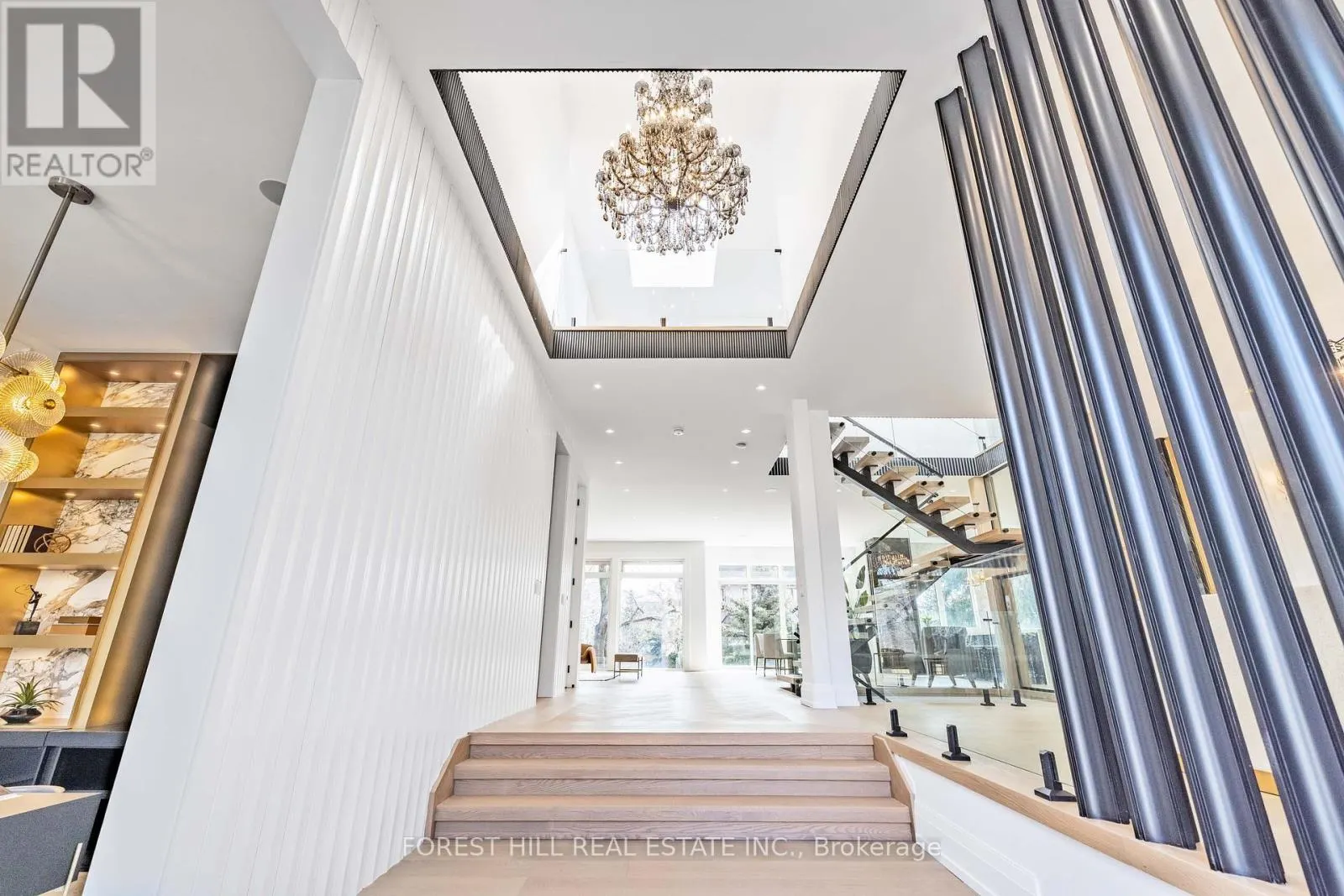 81 UPPER CANADA DRIVE