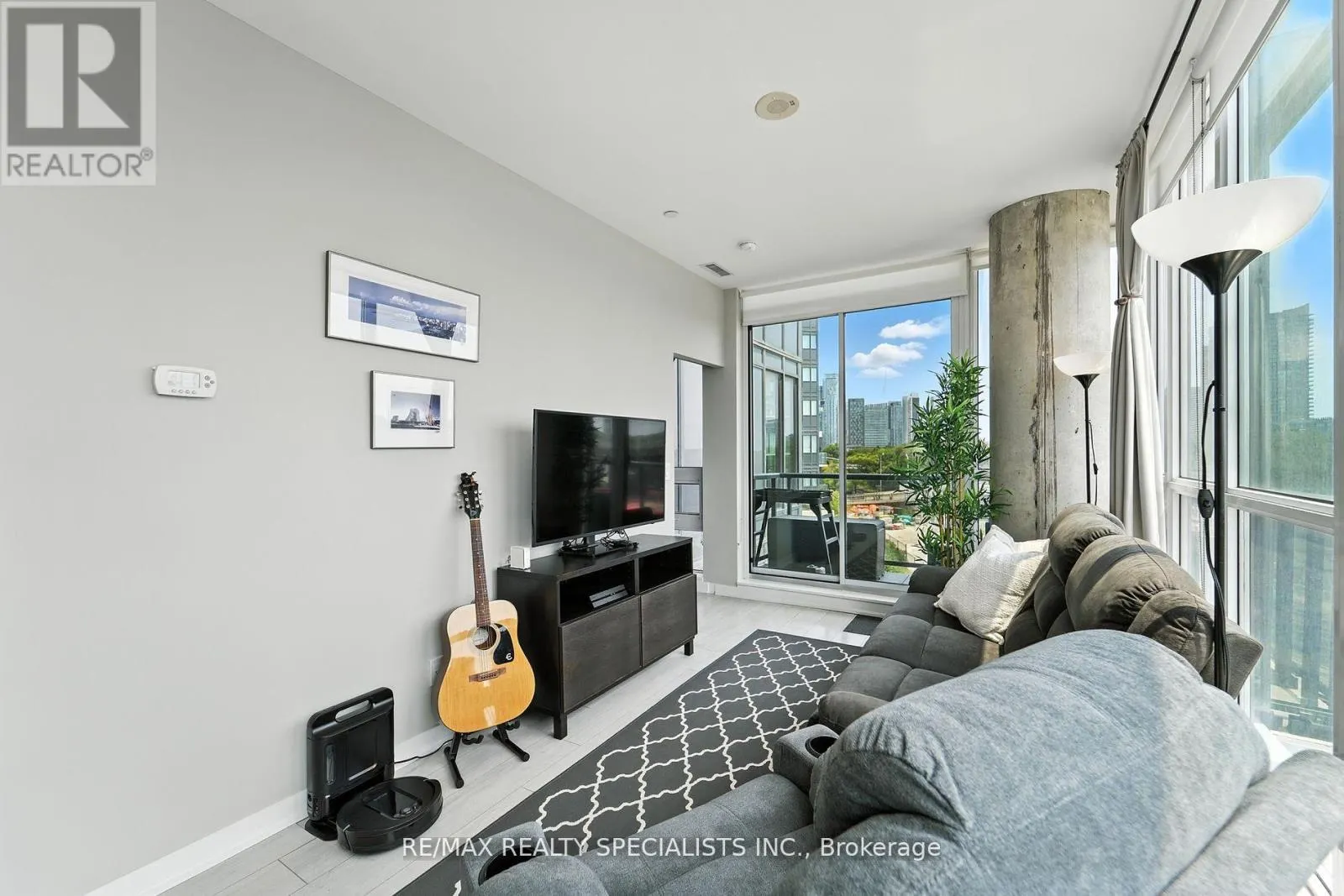 401 - 51 EAST LIBERTY STREET