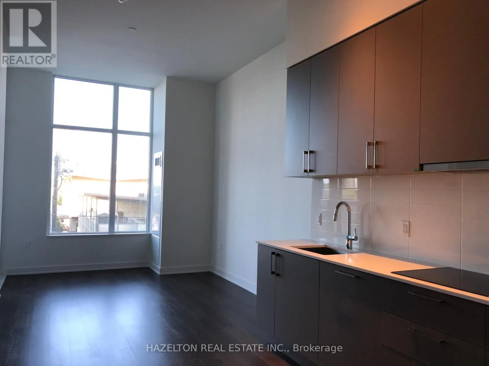 212W - 27 BATHURST STREET