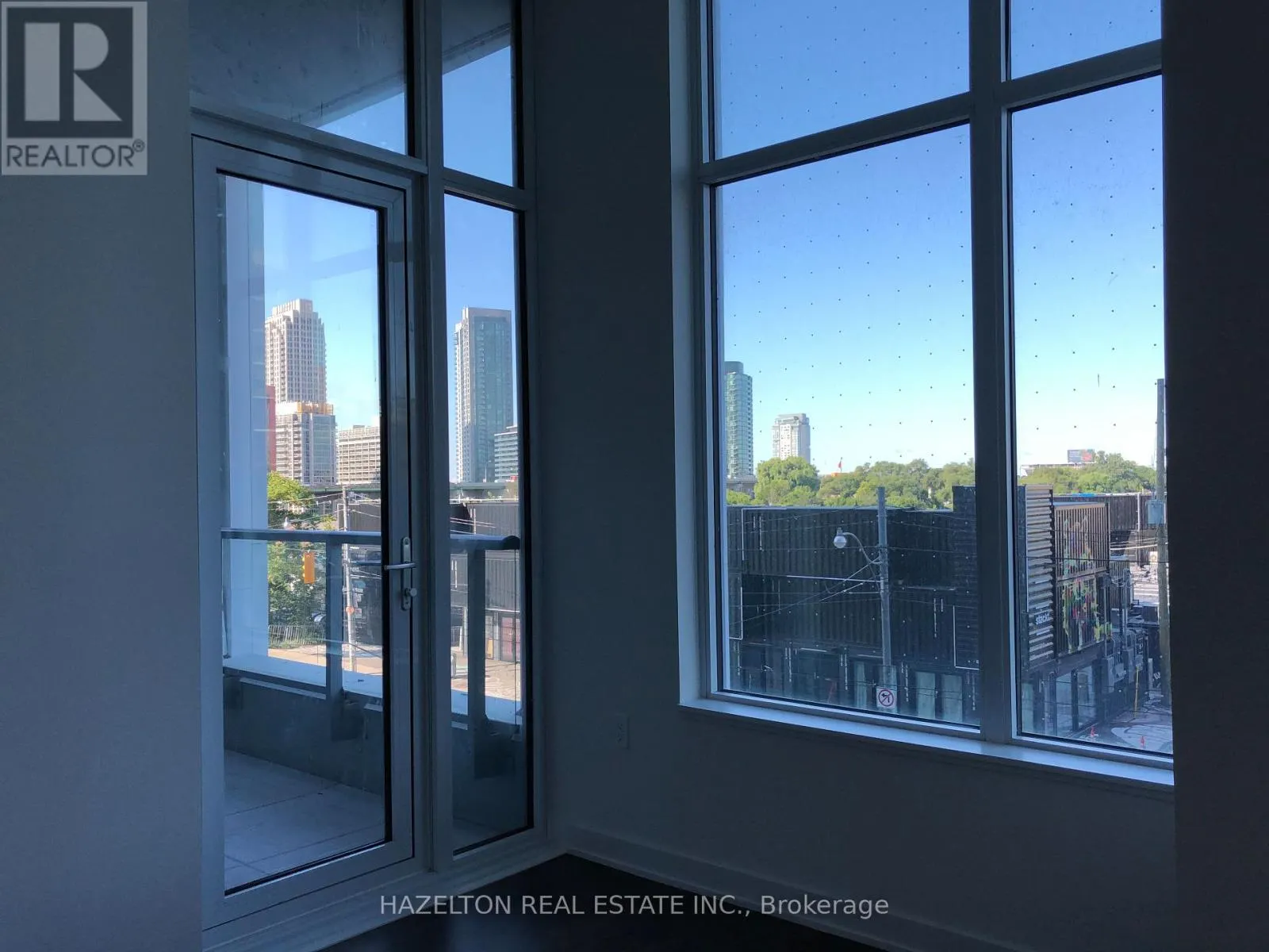 212W - 27 BATHURST STREET