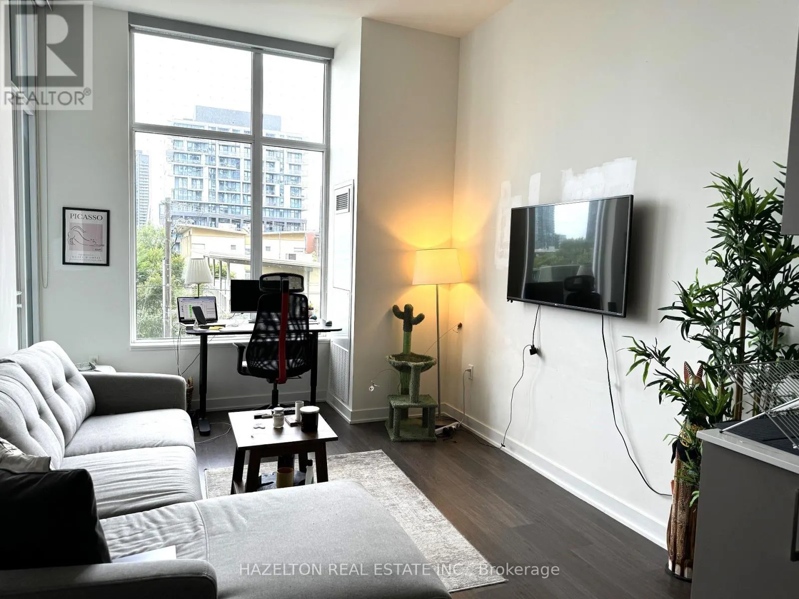 212W - 27 BATHURST STREET