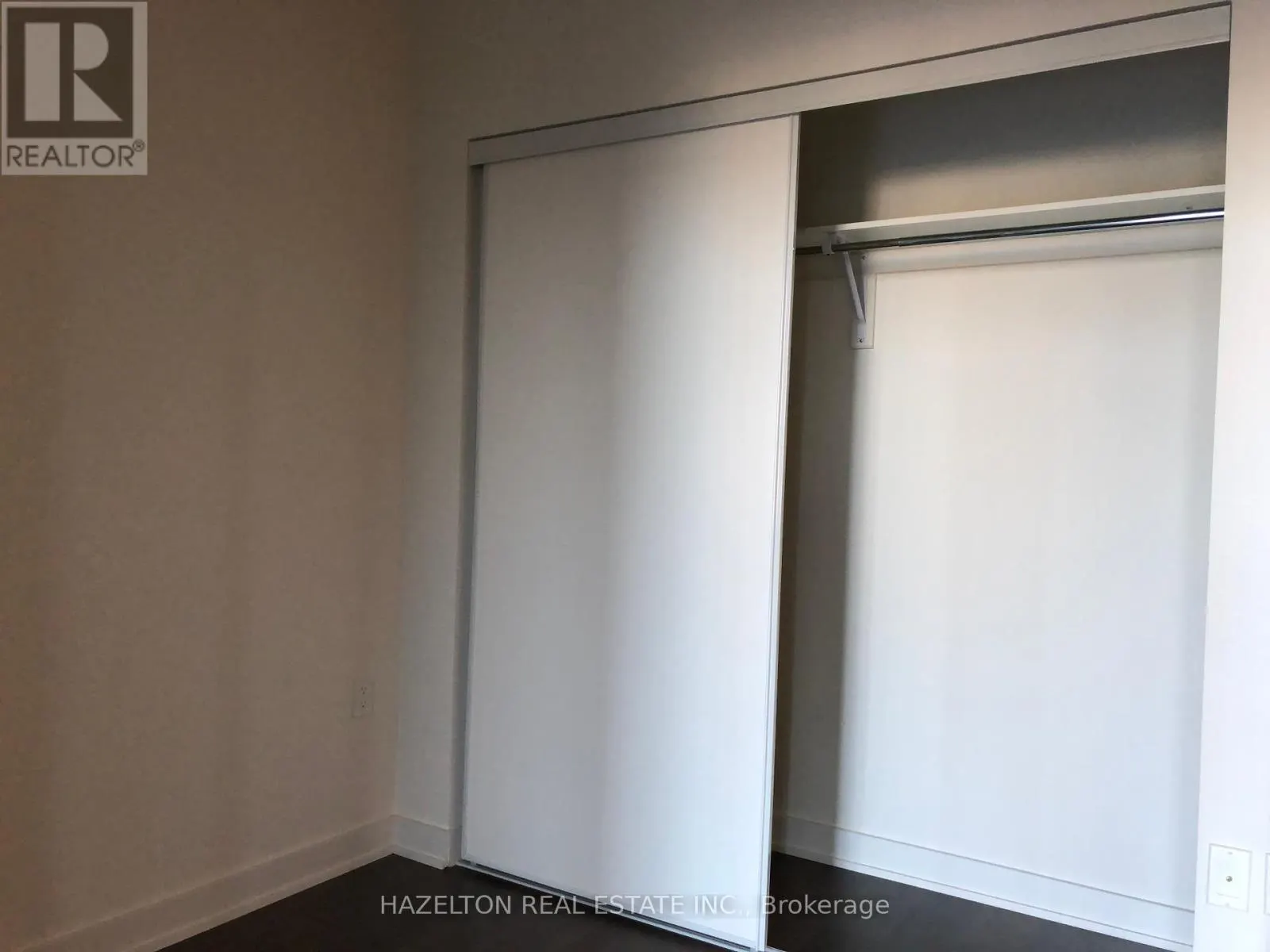 212W - 27 BATHURST STREET