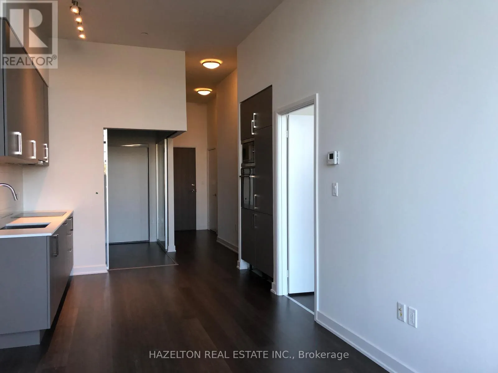 212W - 27 BATHURST STREET