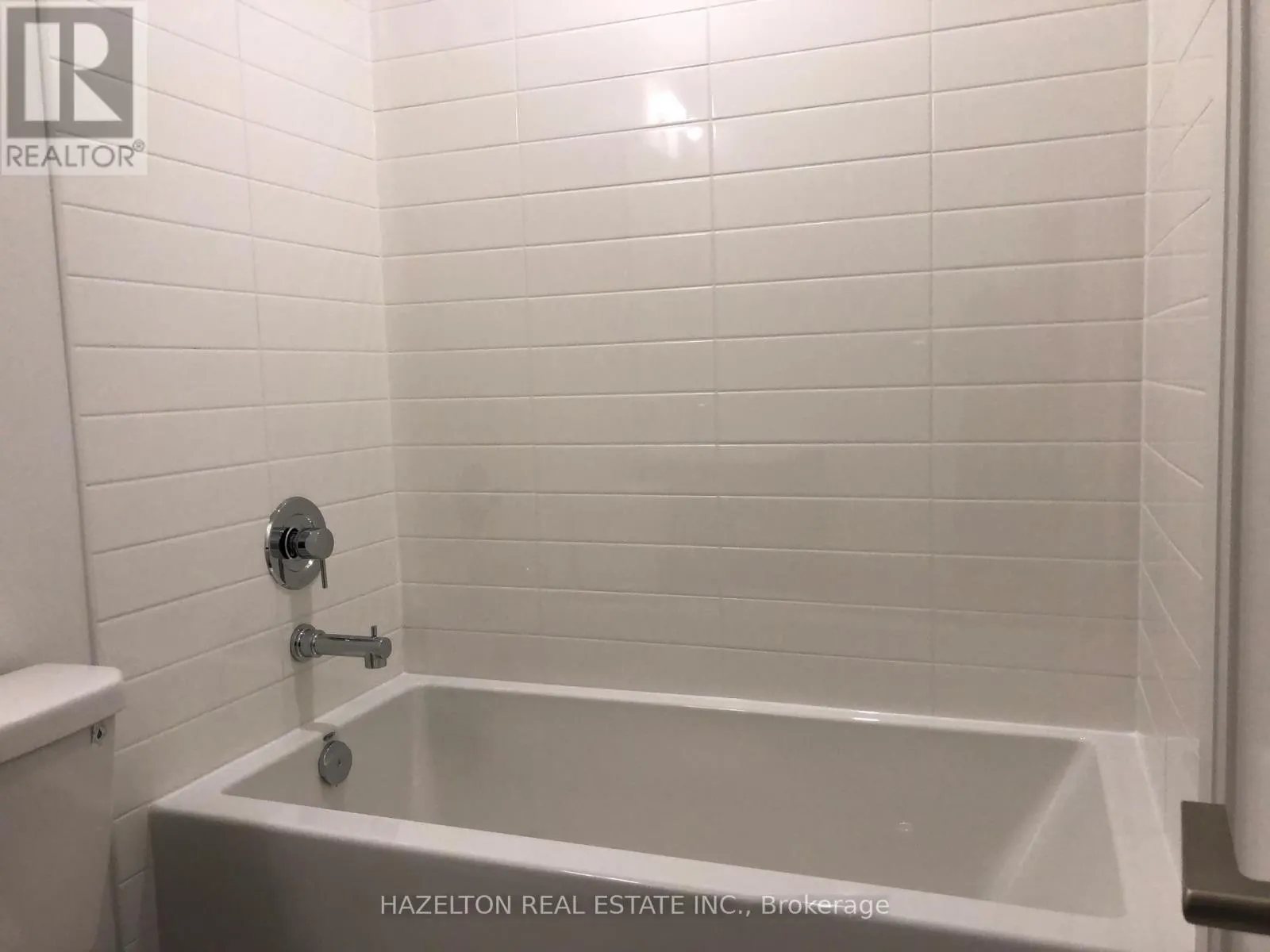 212W - 27 BATHURST STREET