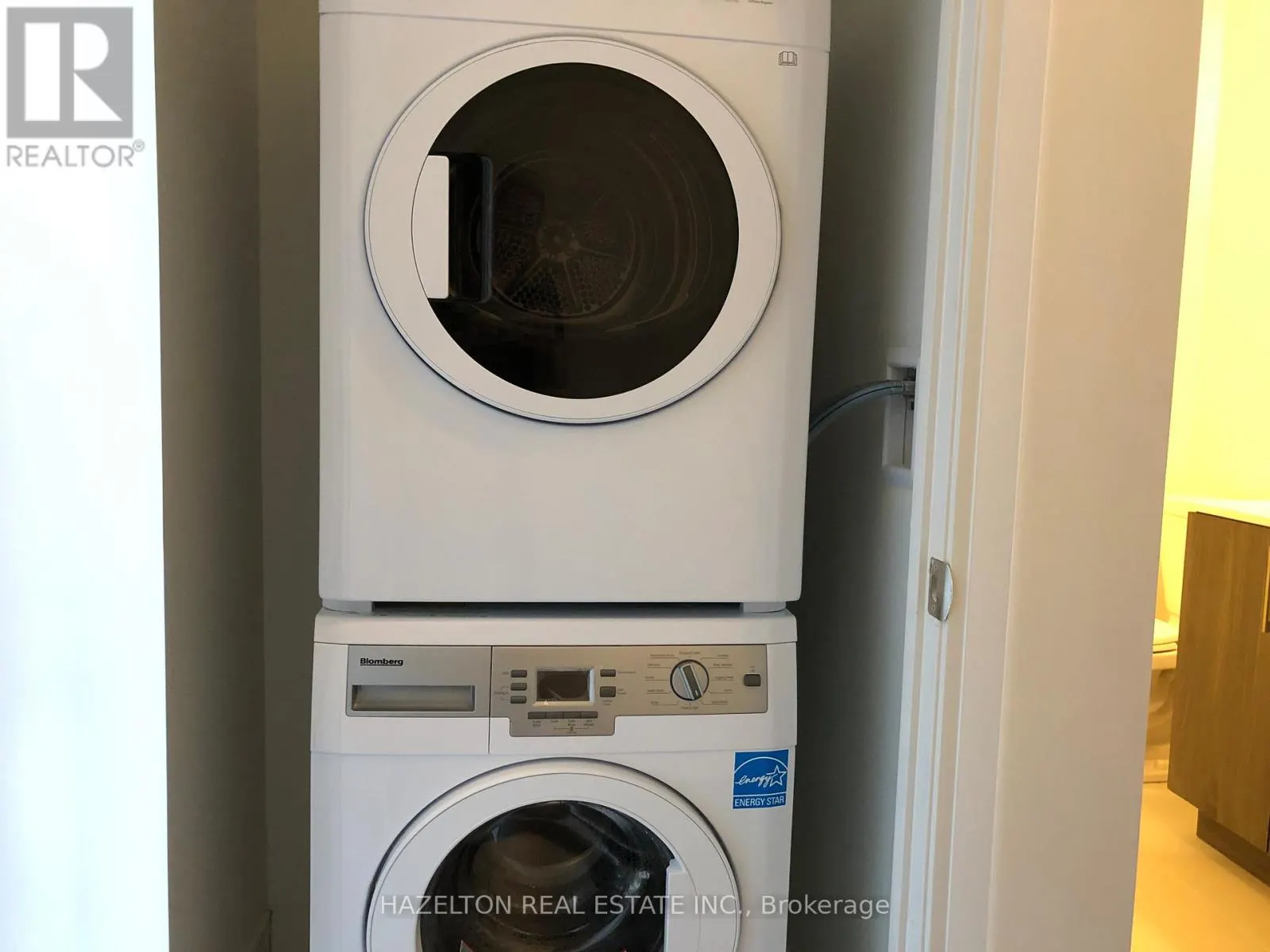 212W - 27 BATHURST STREET