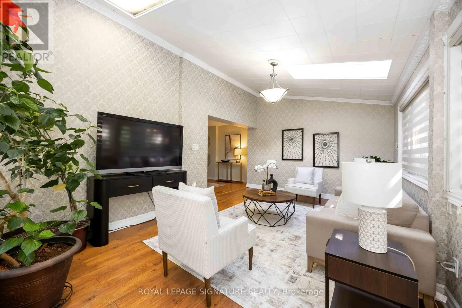 104 BILLINGTON CRESCENT
