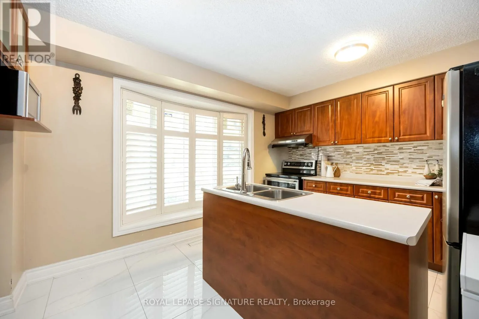 104 BILLINGTON CRESCENT