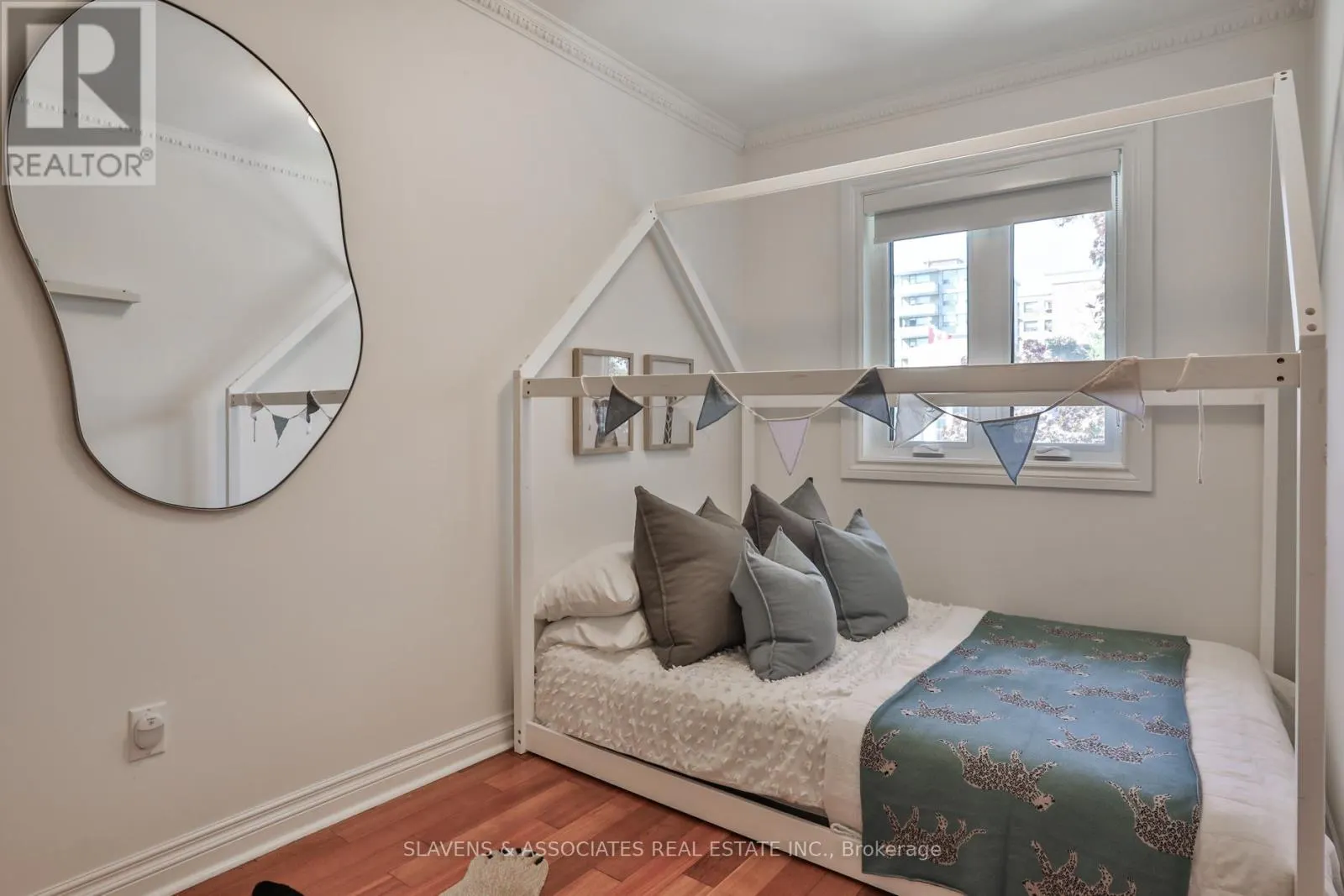1021 SPADINA ROAD