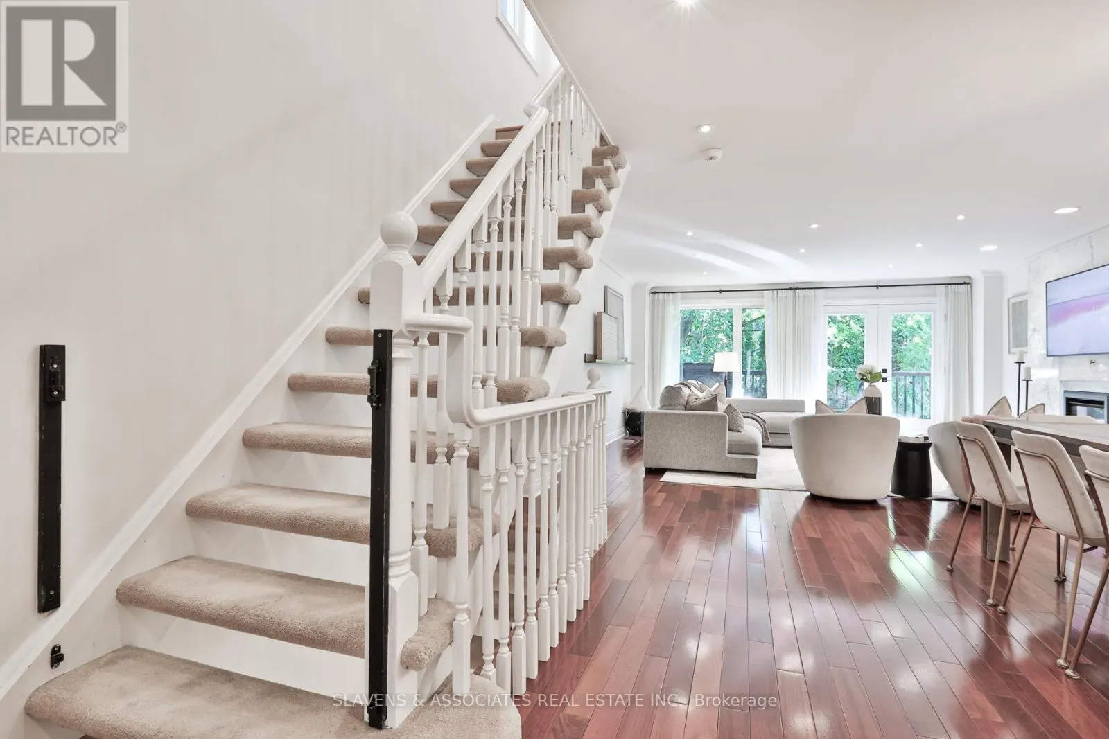 1021 SPADINA ROAD
