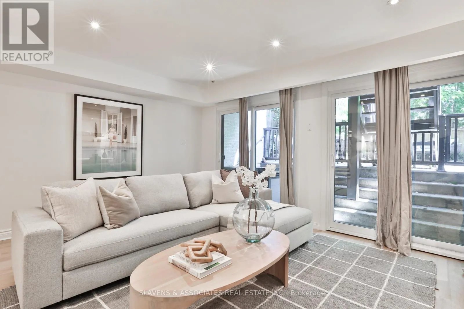 1021 SPADINA ROAD