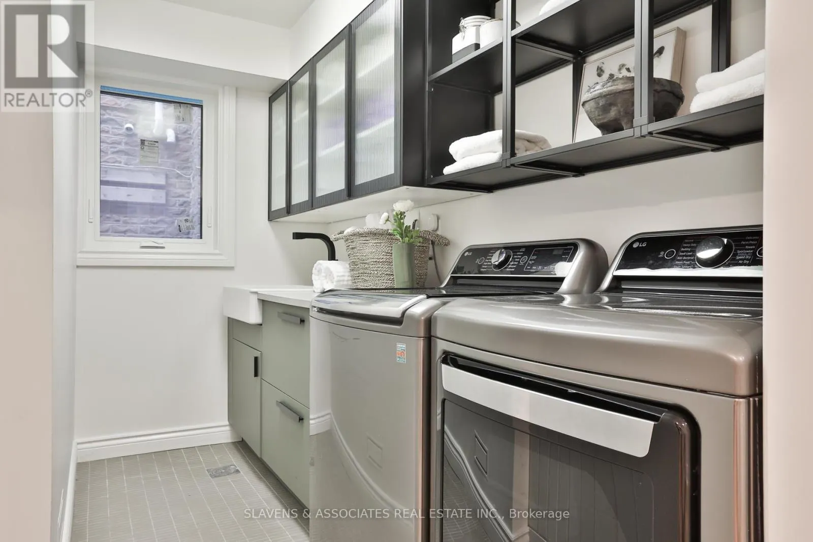 1021 SPADINA ROAD