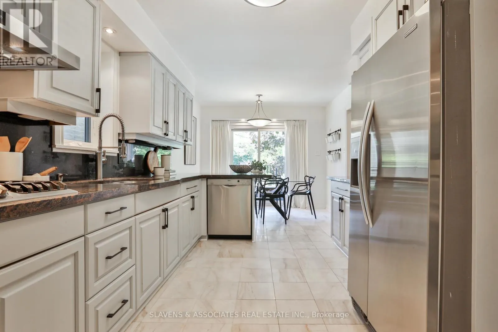 1021 SPADINA ROAD