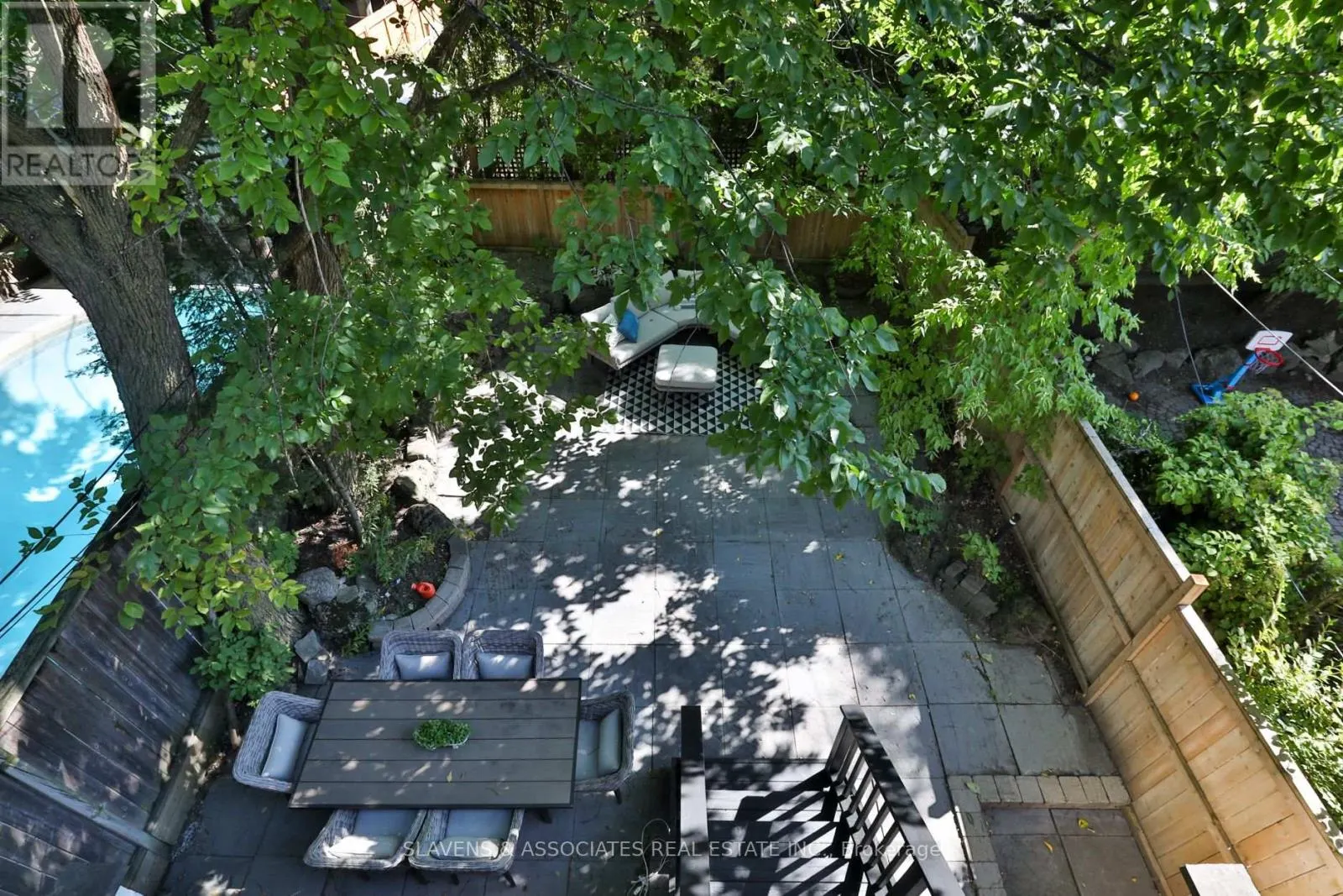 1021 SPADINA ROAD