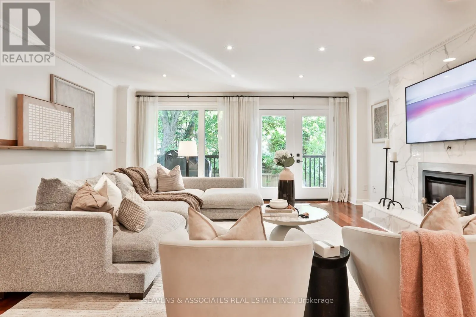 1021 SPADINA ROAD