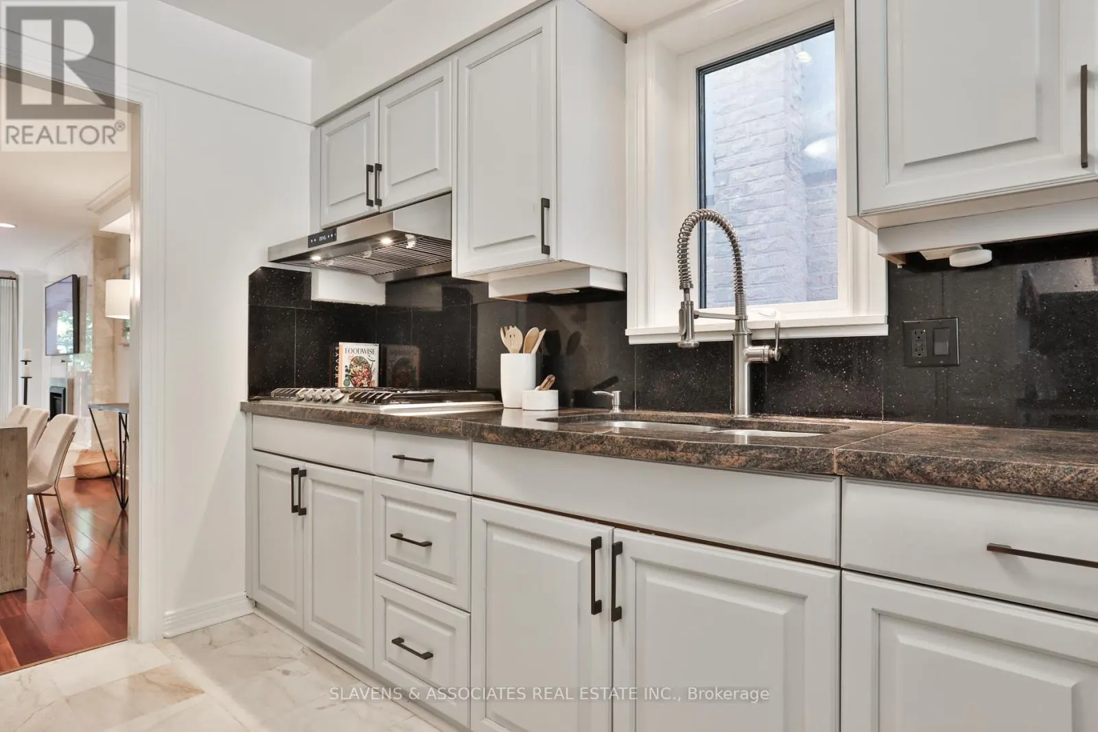 1021 SPADINA ROAD