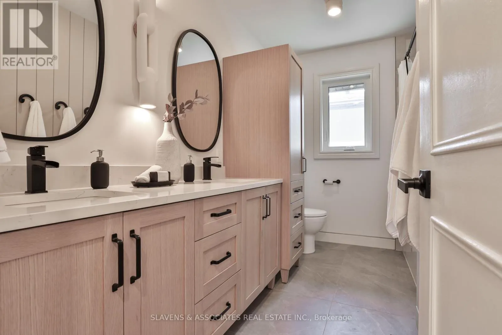1021 SPADINA ROAD
