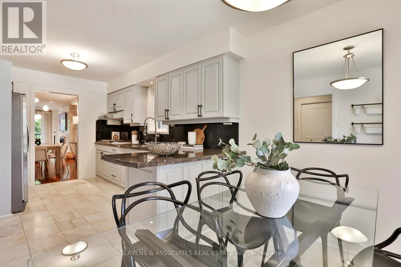 1021 SPADINA ROAD