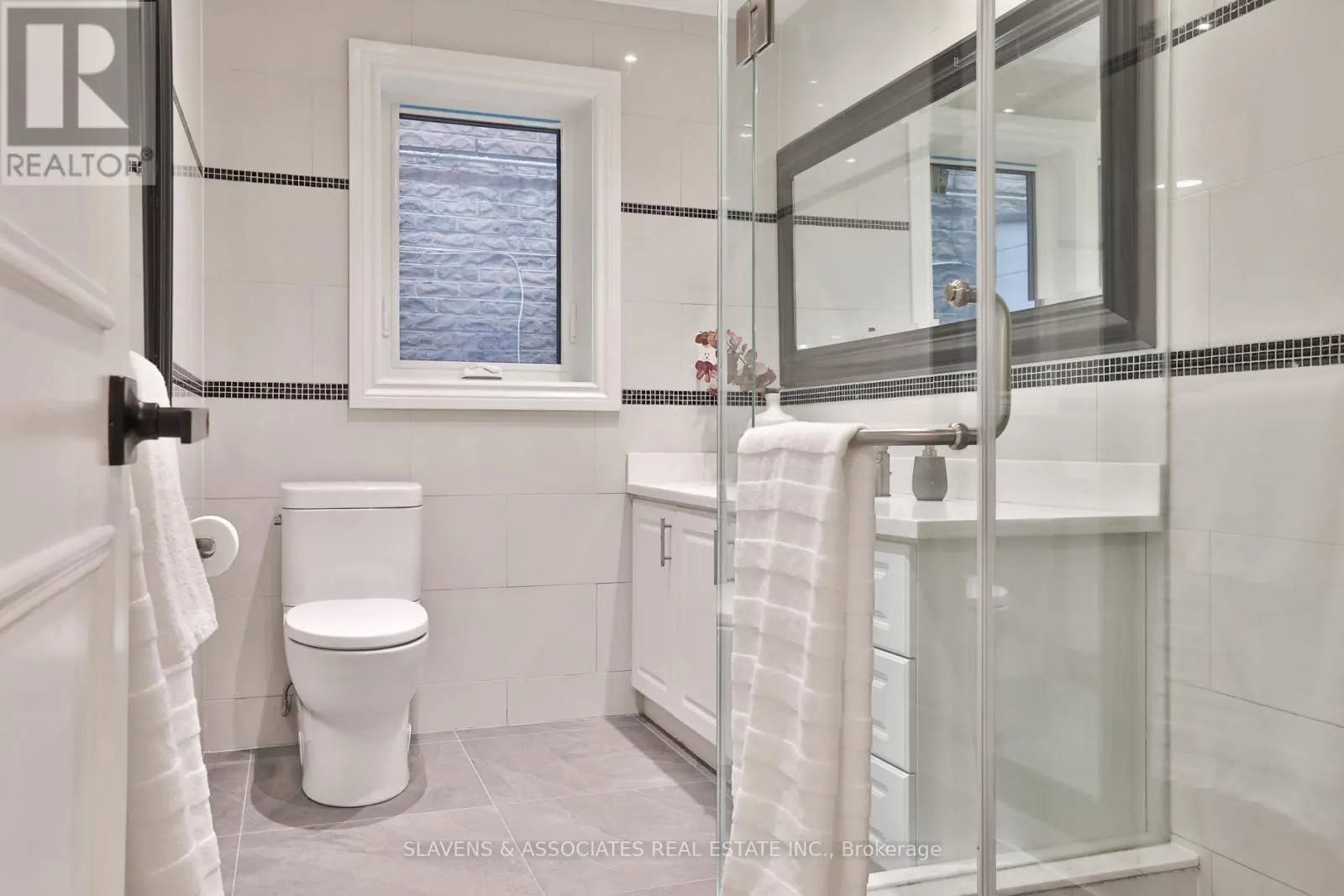 1021 SPADINA ROAD