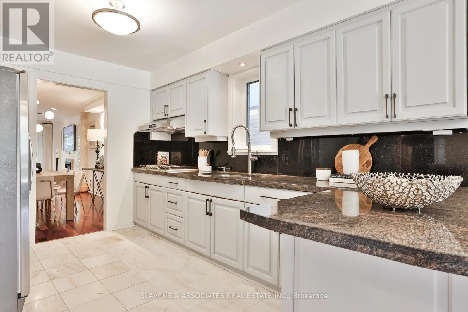 1021 SPADINA ROAD