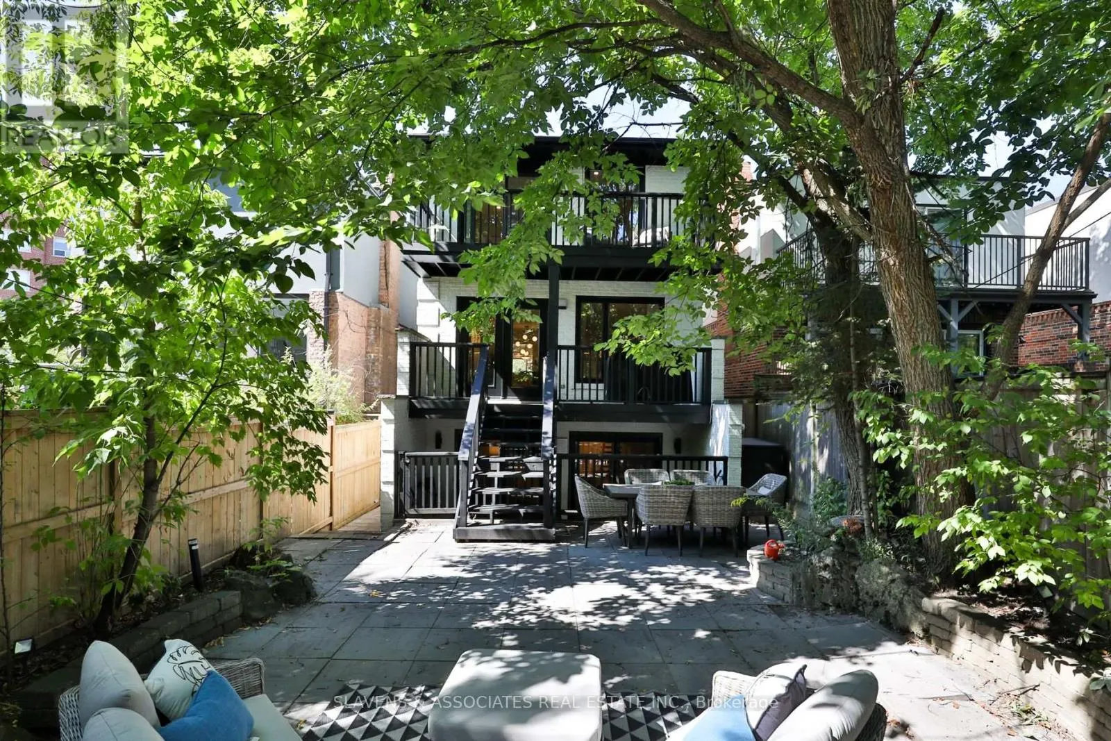 1021 SPADINA ROAD
