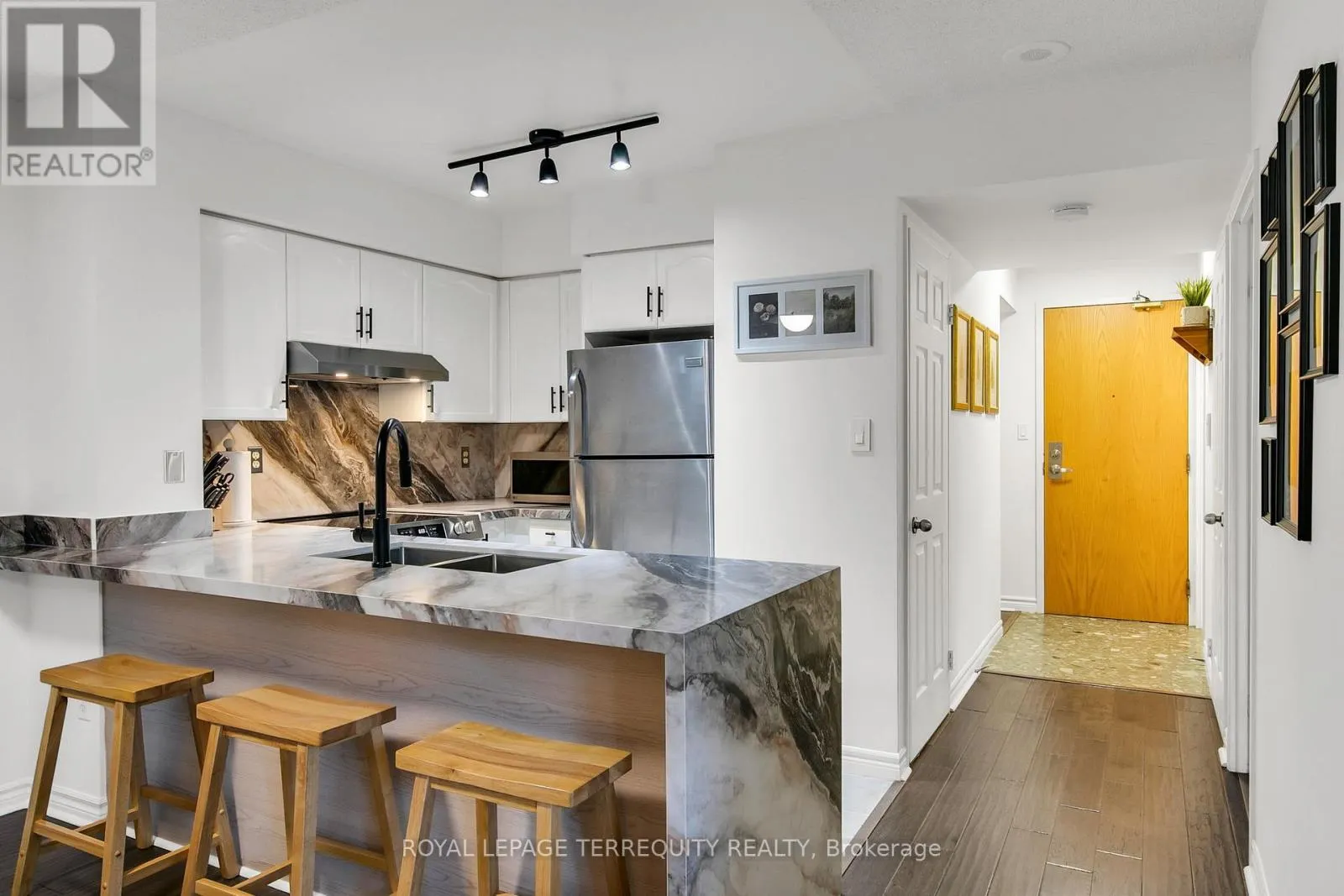 501 - 253 MERTON STREET