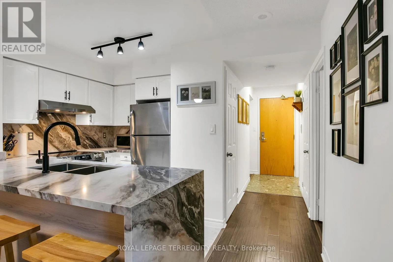 501 - 253 MERTON STREET
