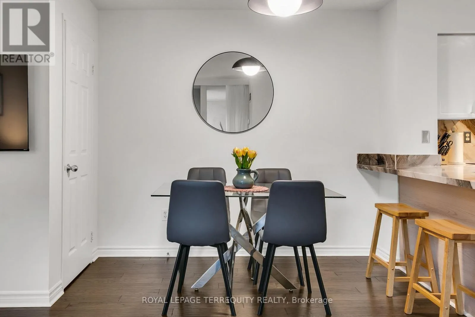 501 - 253 MERTON STREET