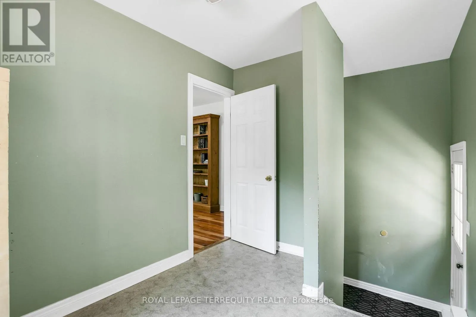 11 URBANDALE AVENUE