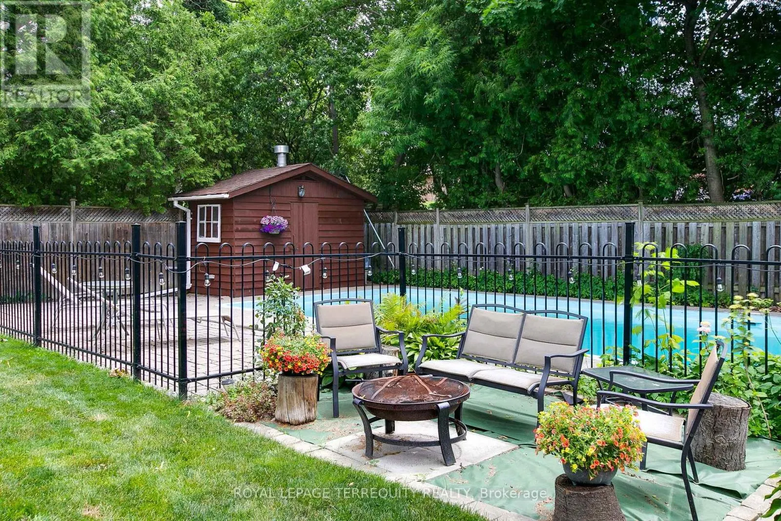 11 URBANDALE AVENUE