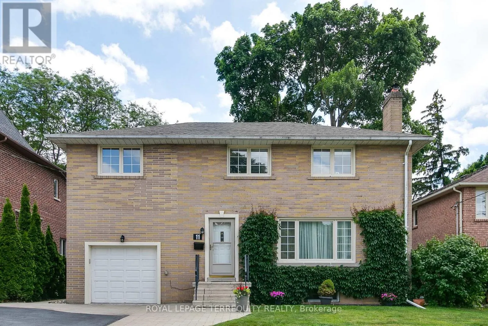 11 URBANDALE AVENUE