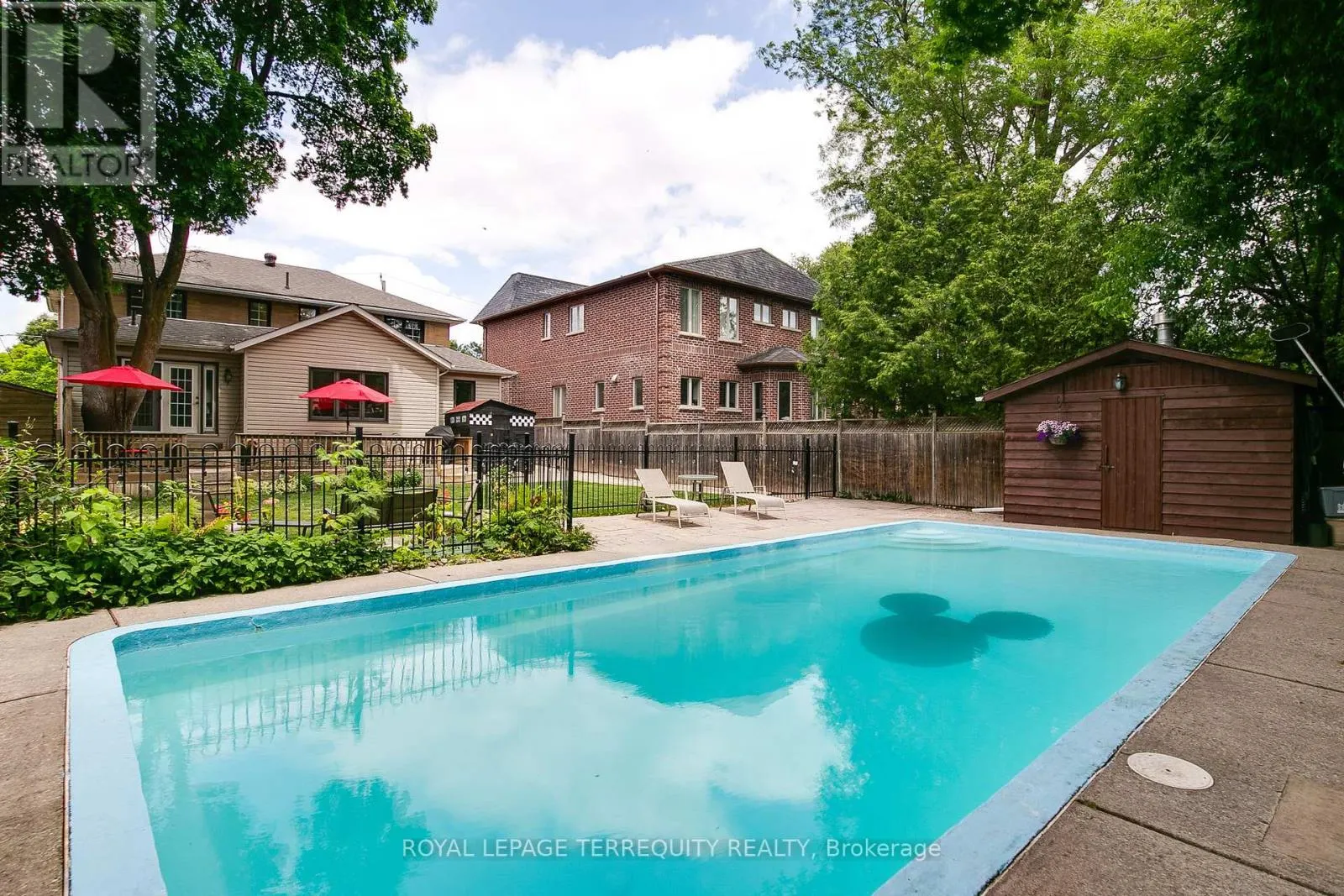 11 URBANDALE AVENUE