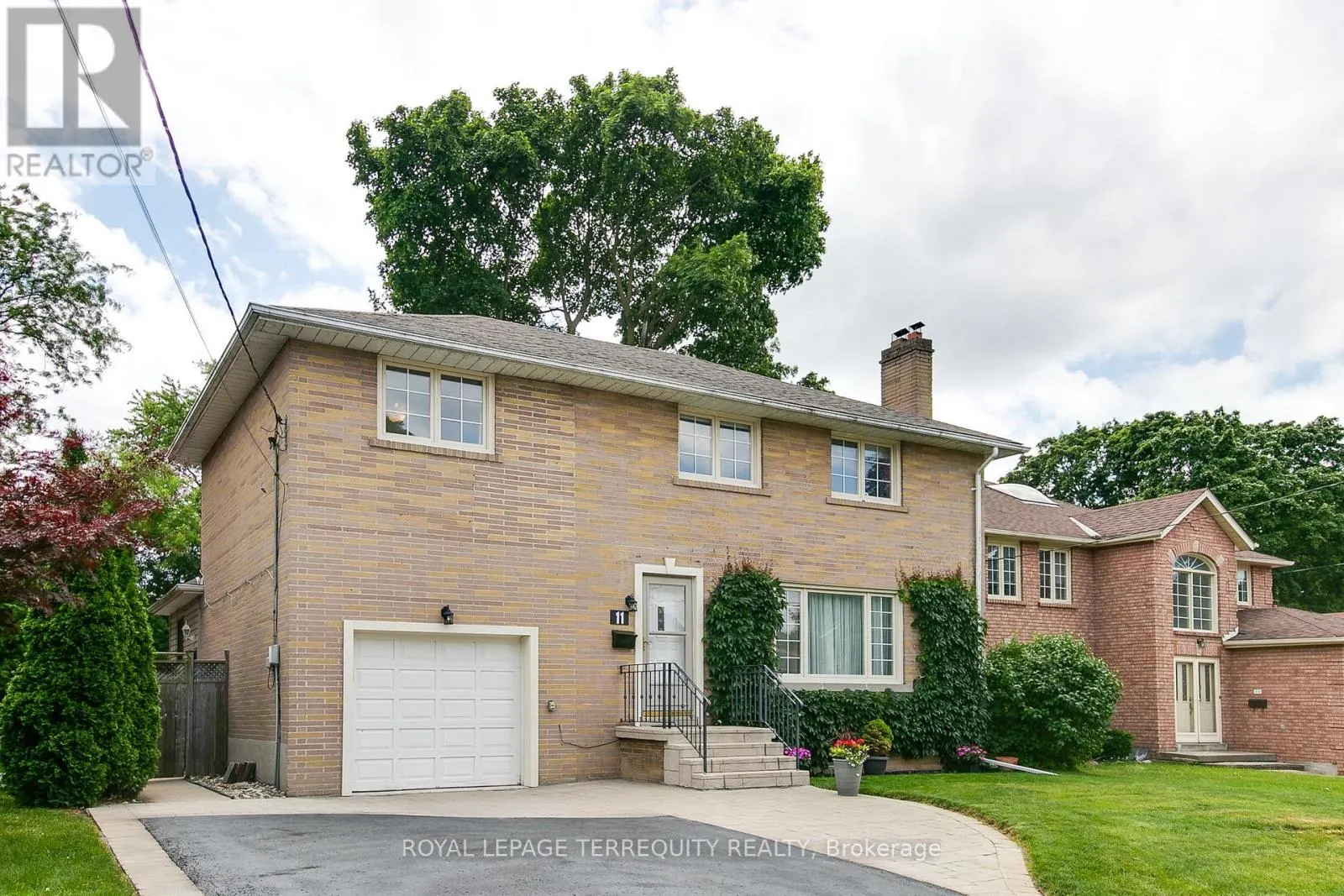 11 URBANDALE AVENUE