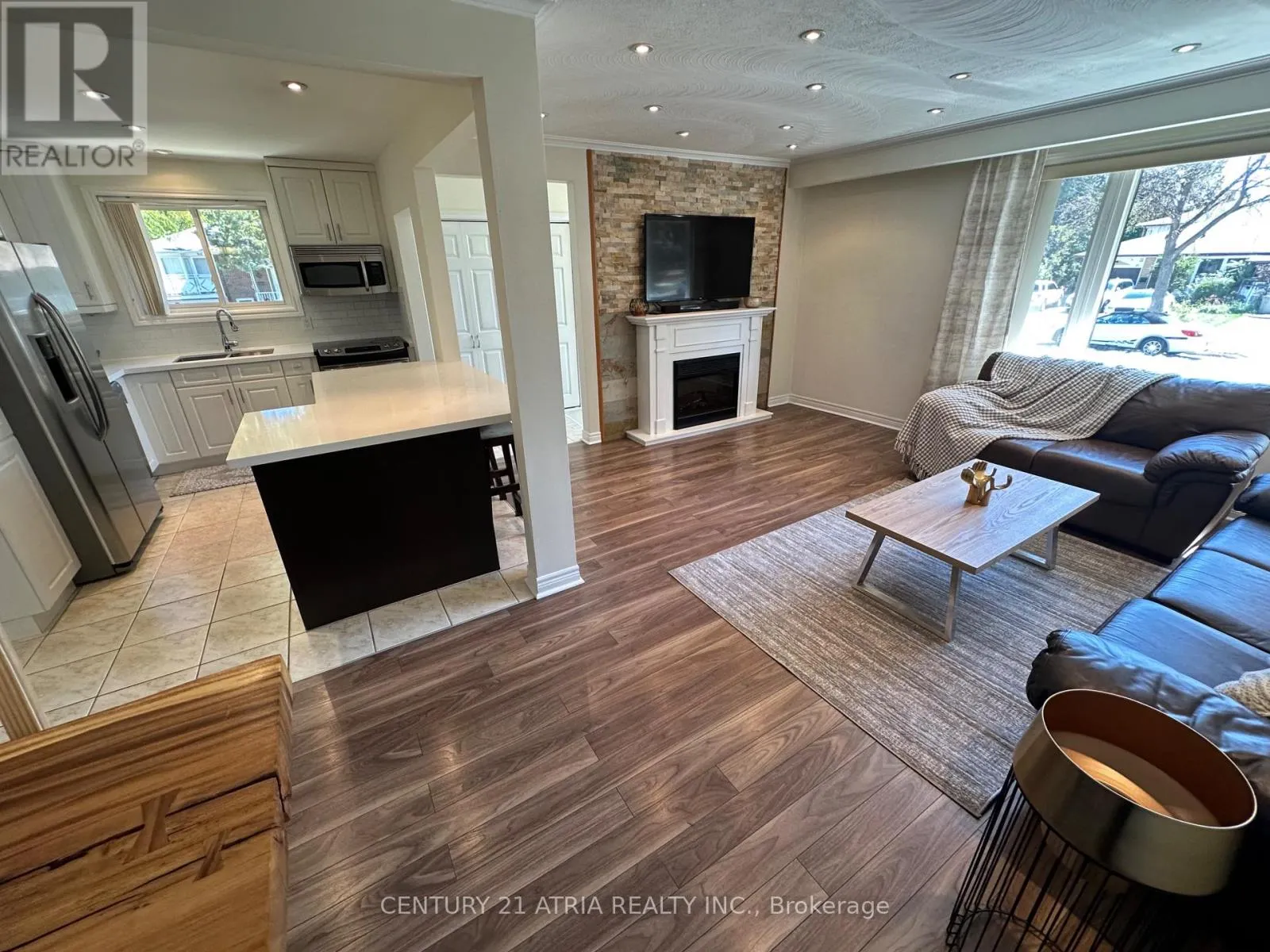 18 REIBER CRESCENT