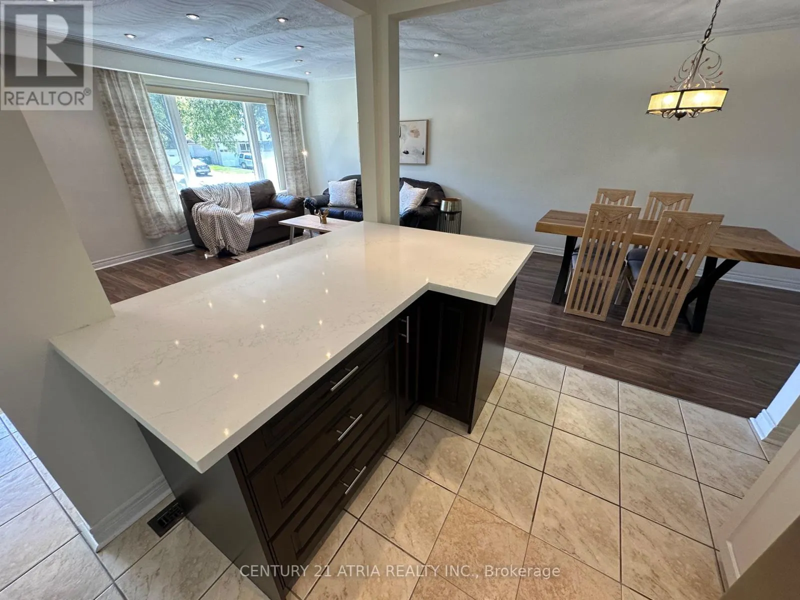 18 REIBER CRESCENT