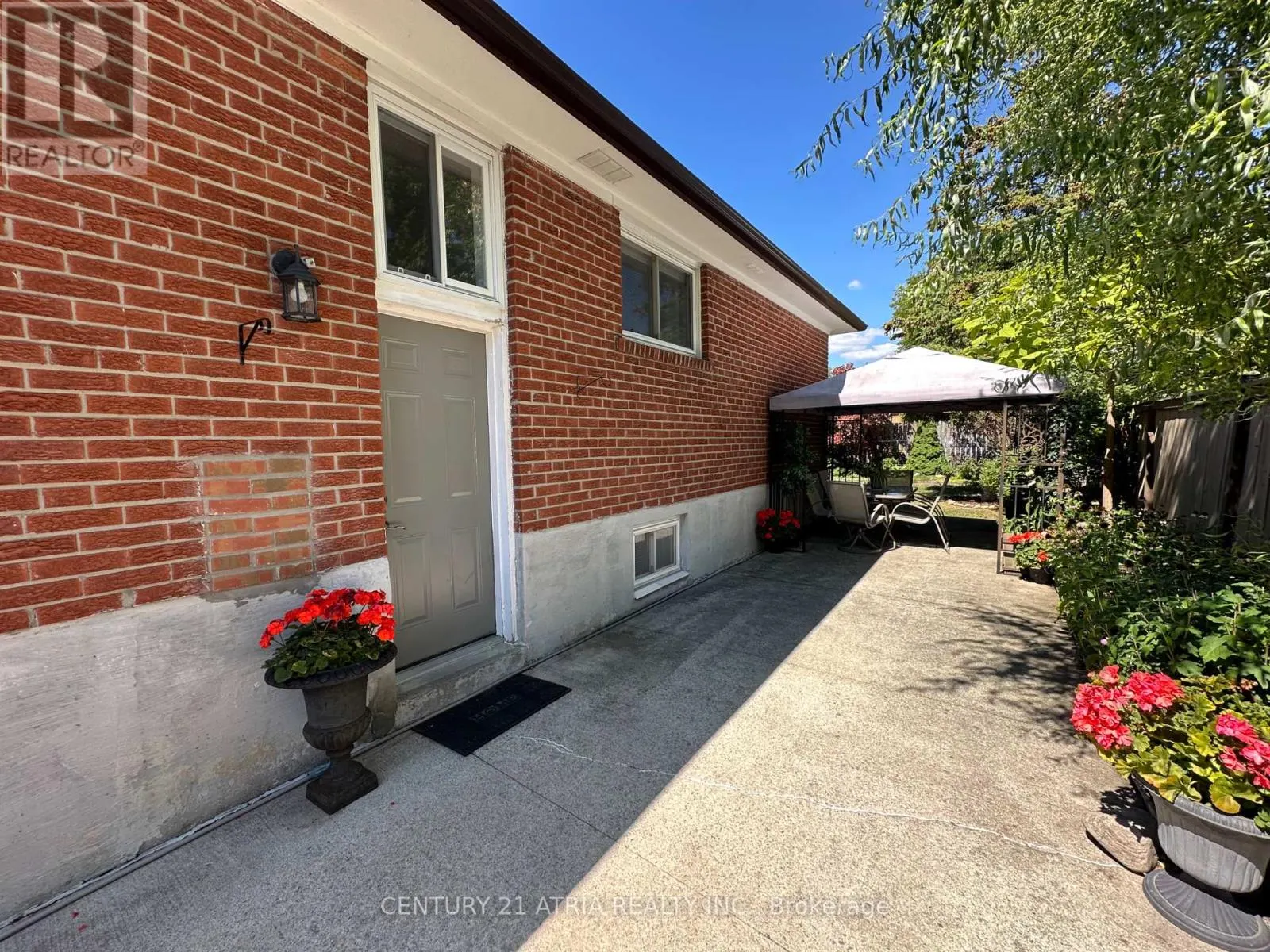 18 REIBER CRESCENT