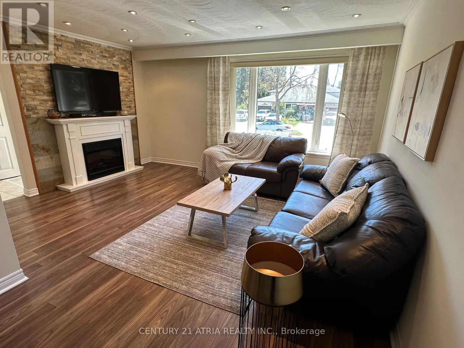 18 REIBER CRESCENT