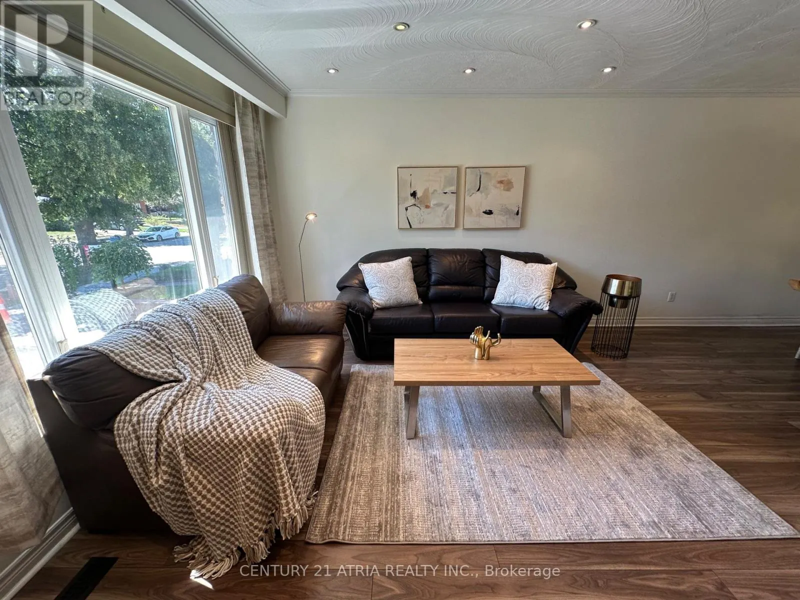 18 REIBER CRESCENT
