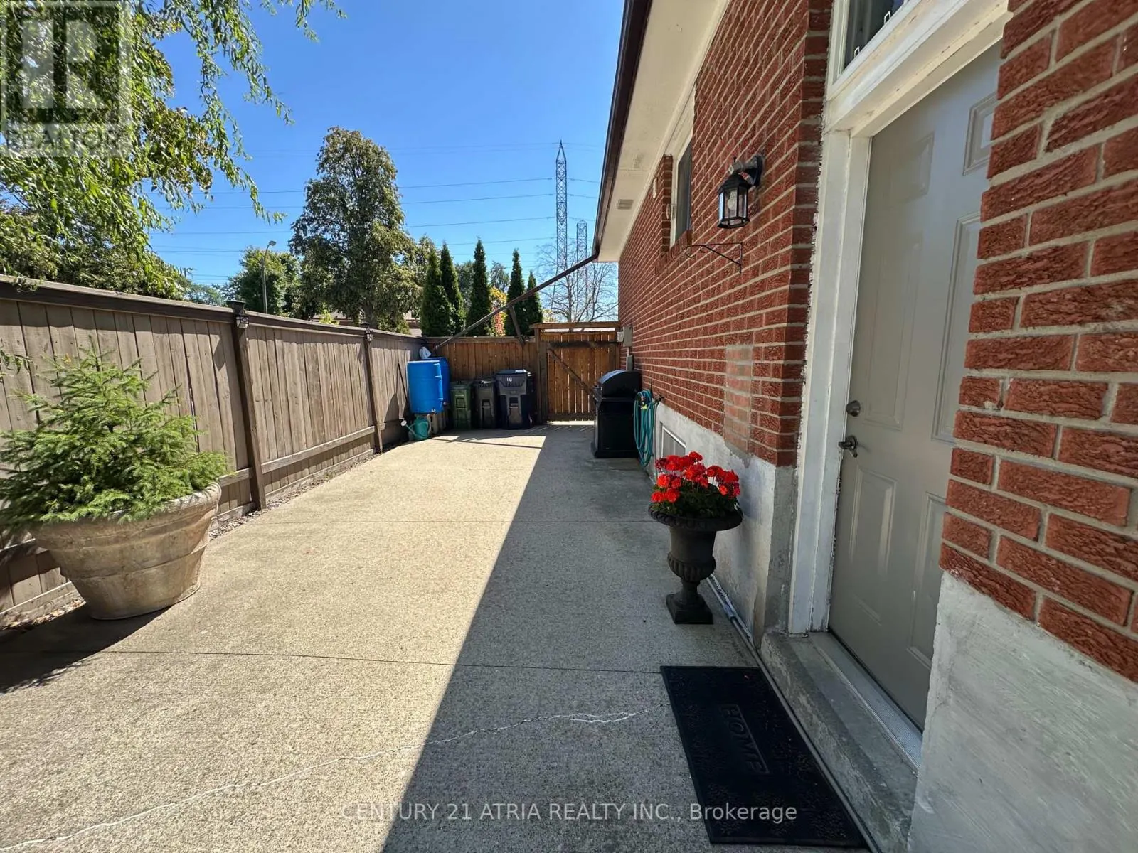 18 REIBER CRESCENT