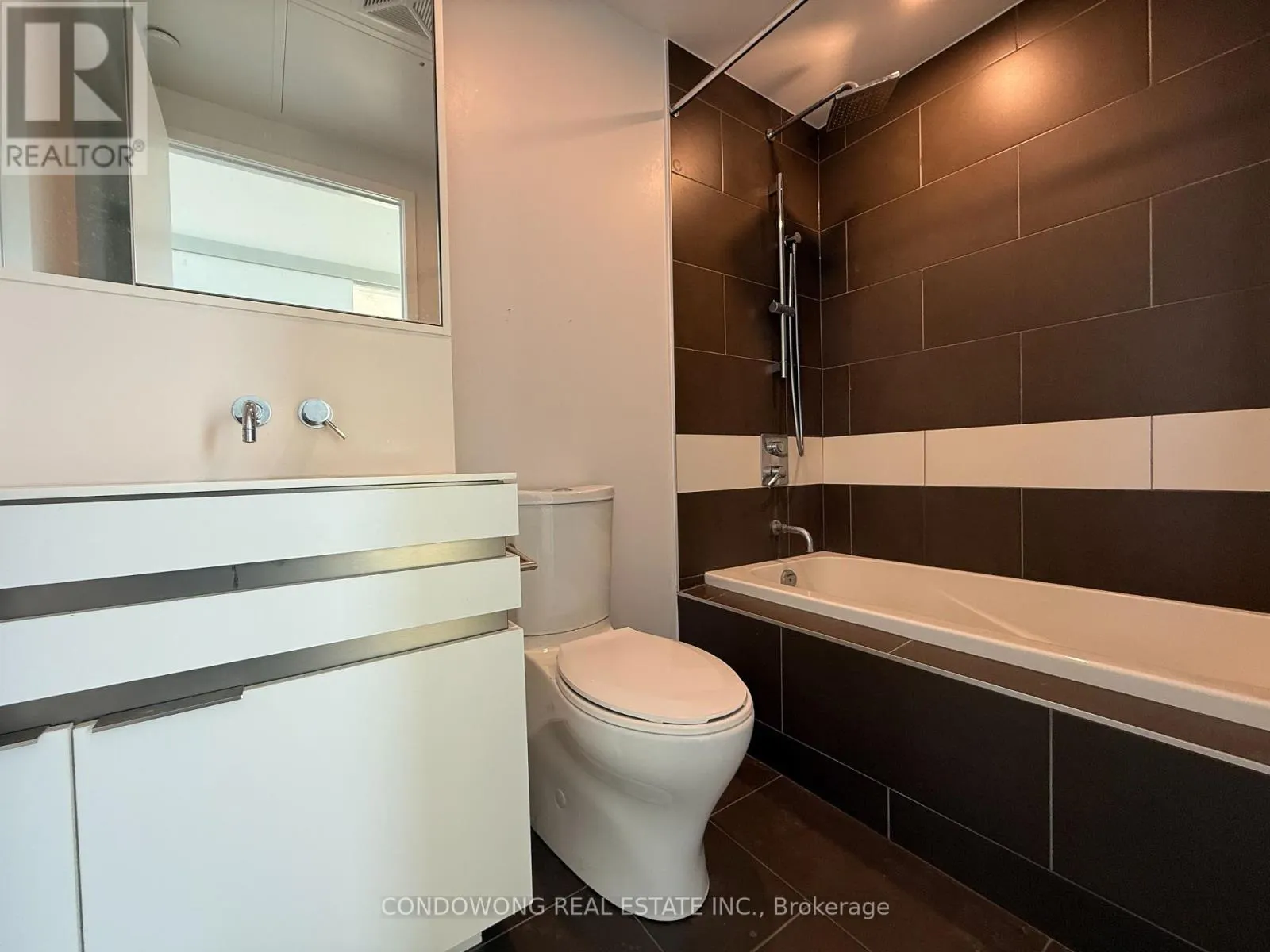 3608 - 197 YONGE STREET