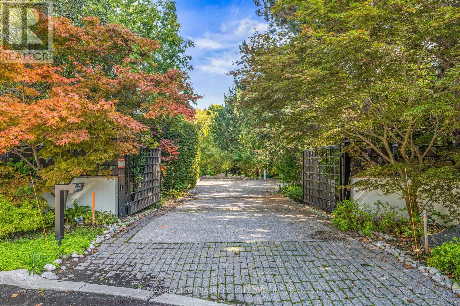 18 TIMBERGLADE COURT
