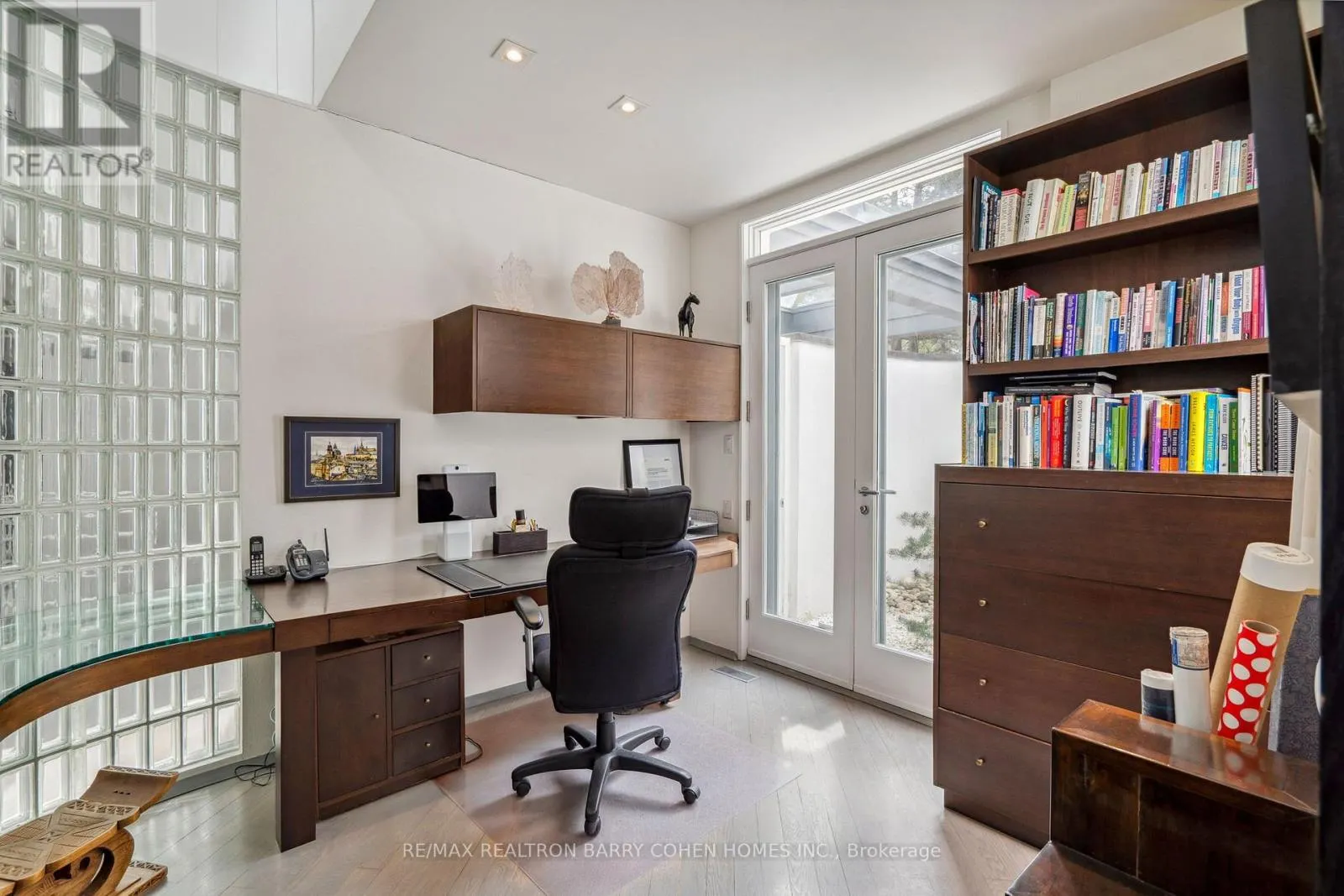 18 TIMBERGLADE COURT