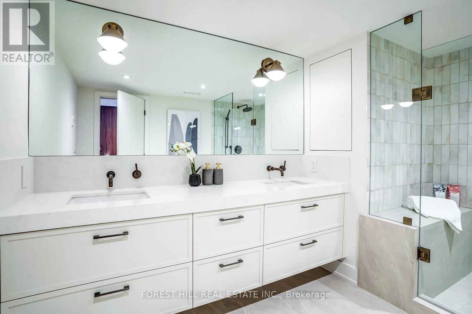 1105 - 1166 BAY STREET