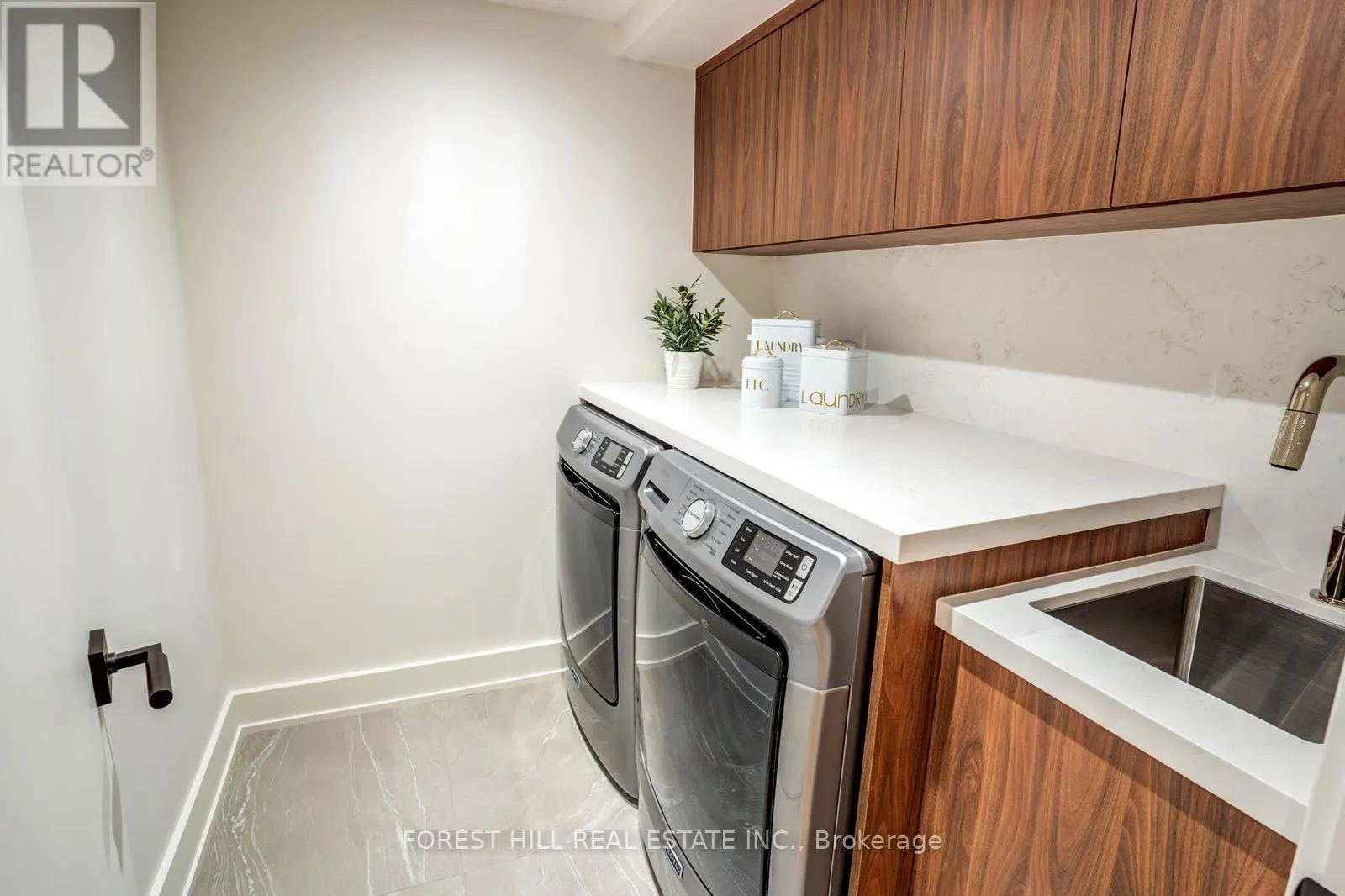 1105 - 1166 BAY STREET