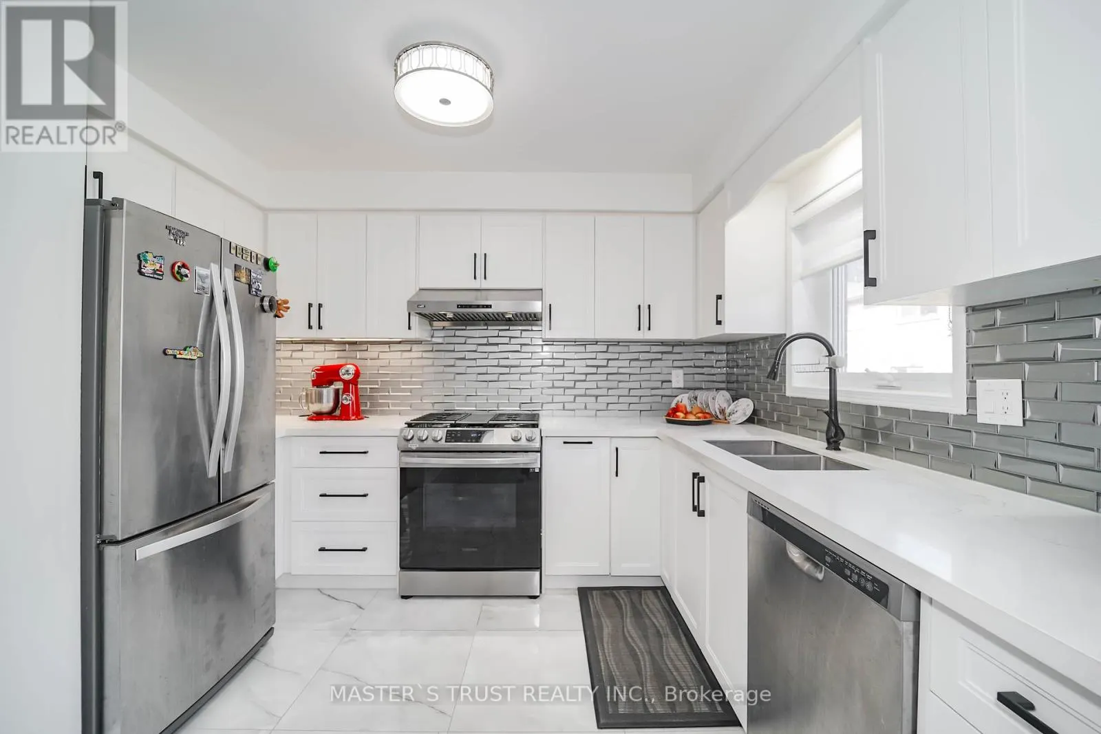 40 ROCHEFORT DRIVE